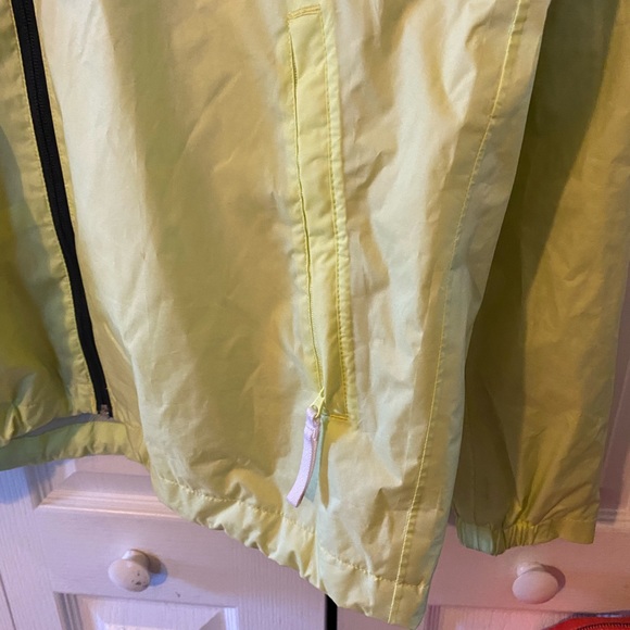 EUC Men’s M Helly Hansen Logo Windbreaker - Picture 5 of 12